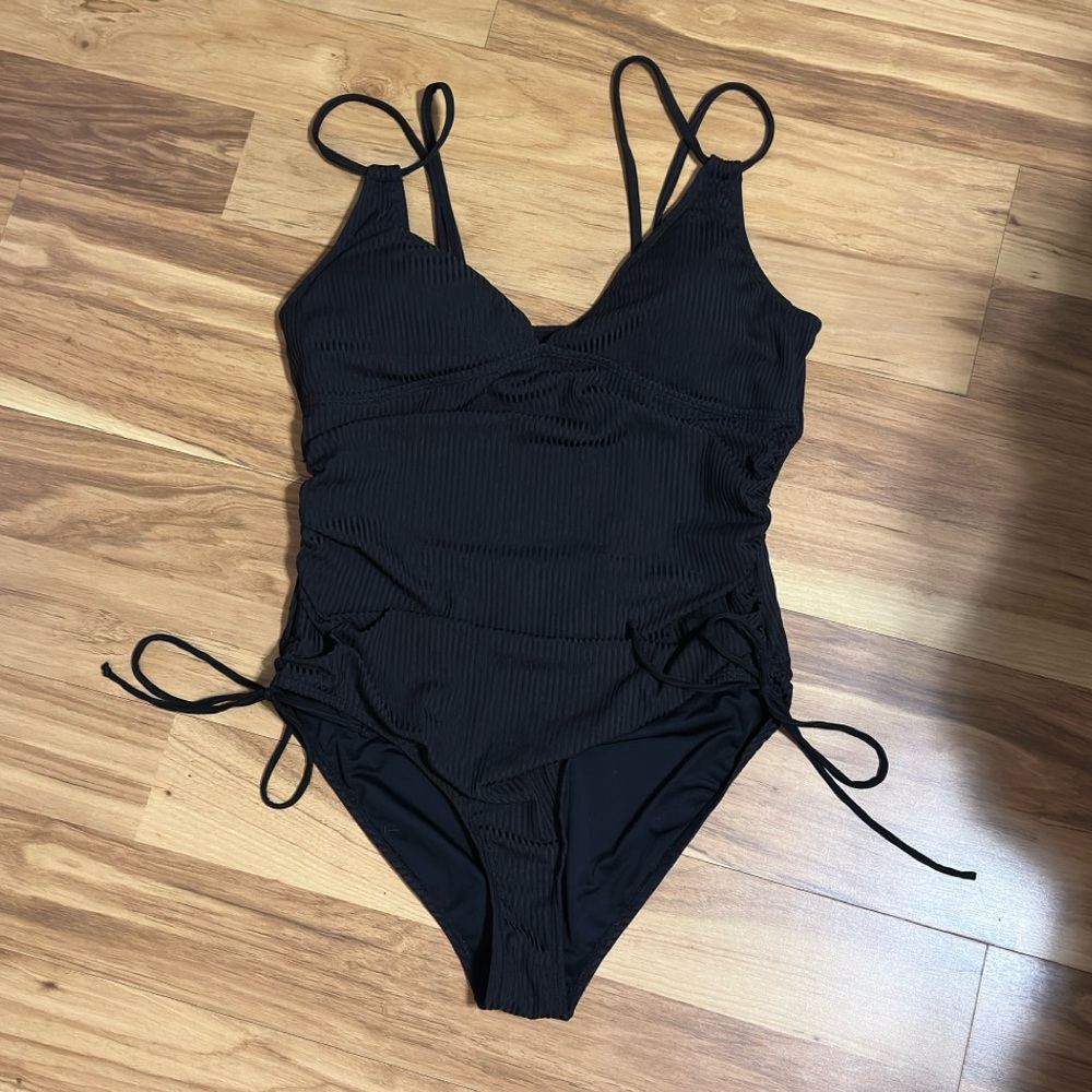 V-Neck Swimsuit - Picture 5 of 8